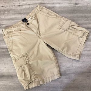 Men’s Gap Khaki Shorts Size 32